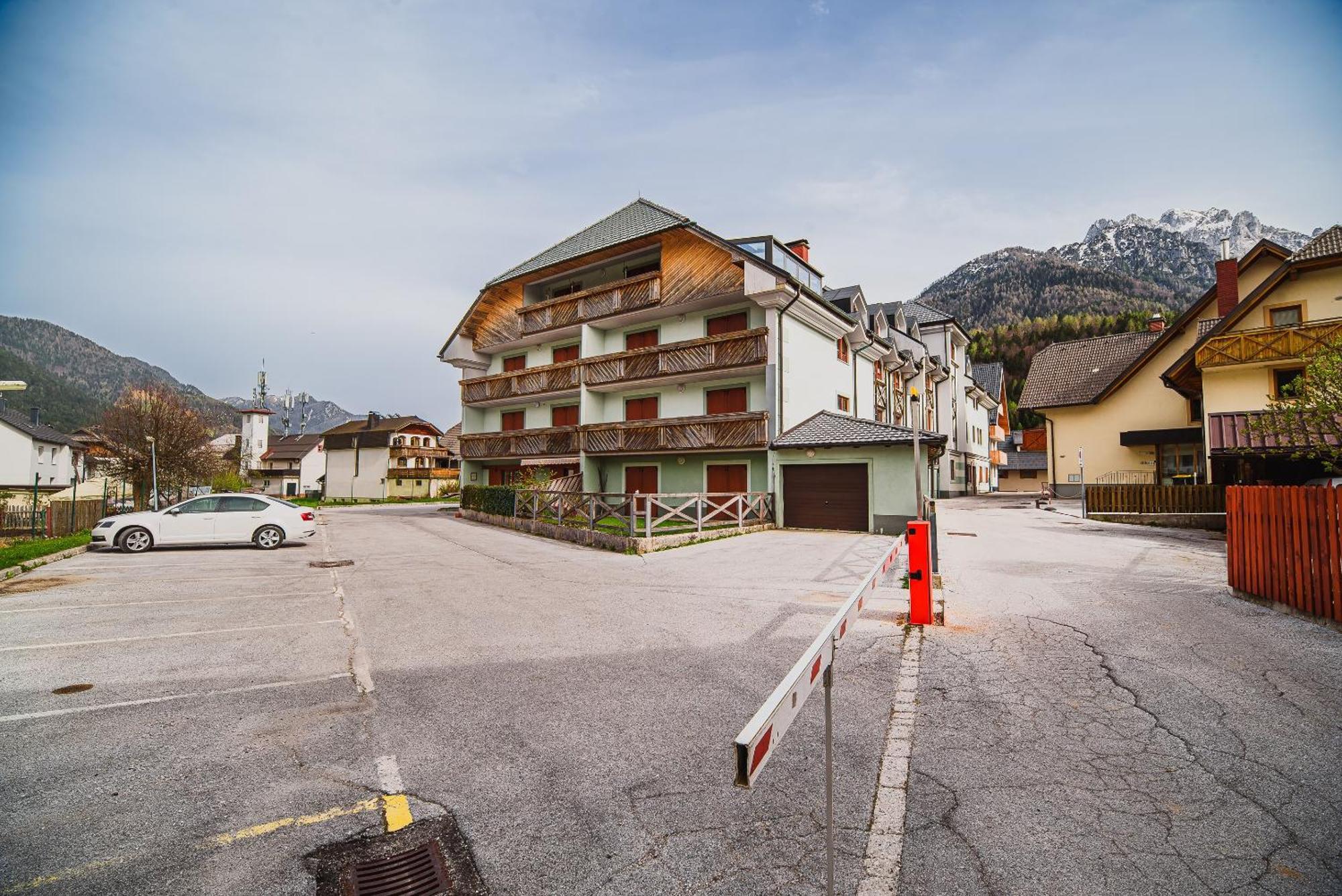 Apartments Slavec With Free Onsite Parking Краньска Гора Экстерьер фото