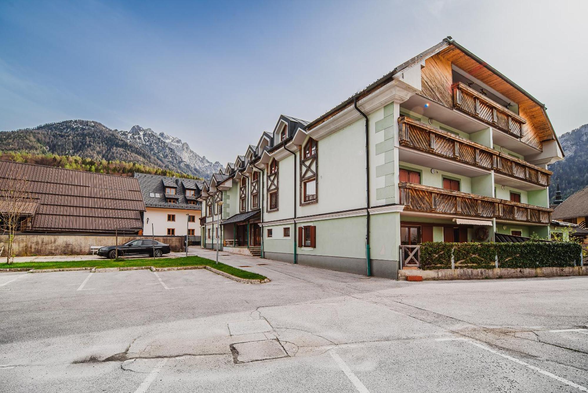 Apartments Slavec With Free Onsite Parking Краньска Гора Экстерьер фото