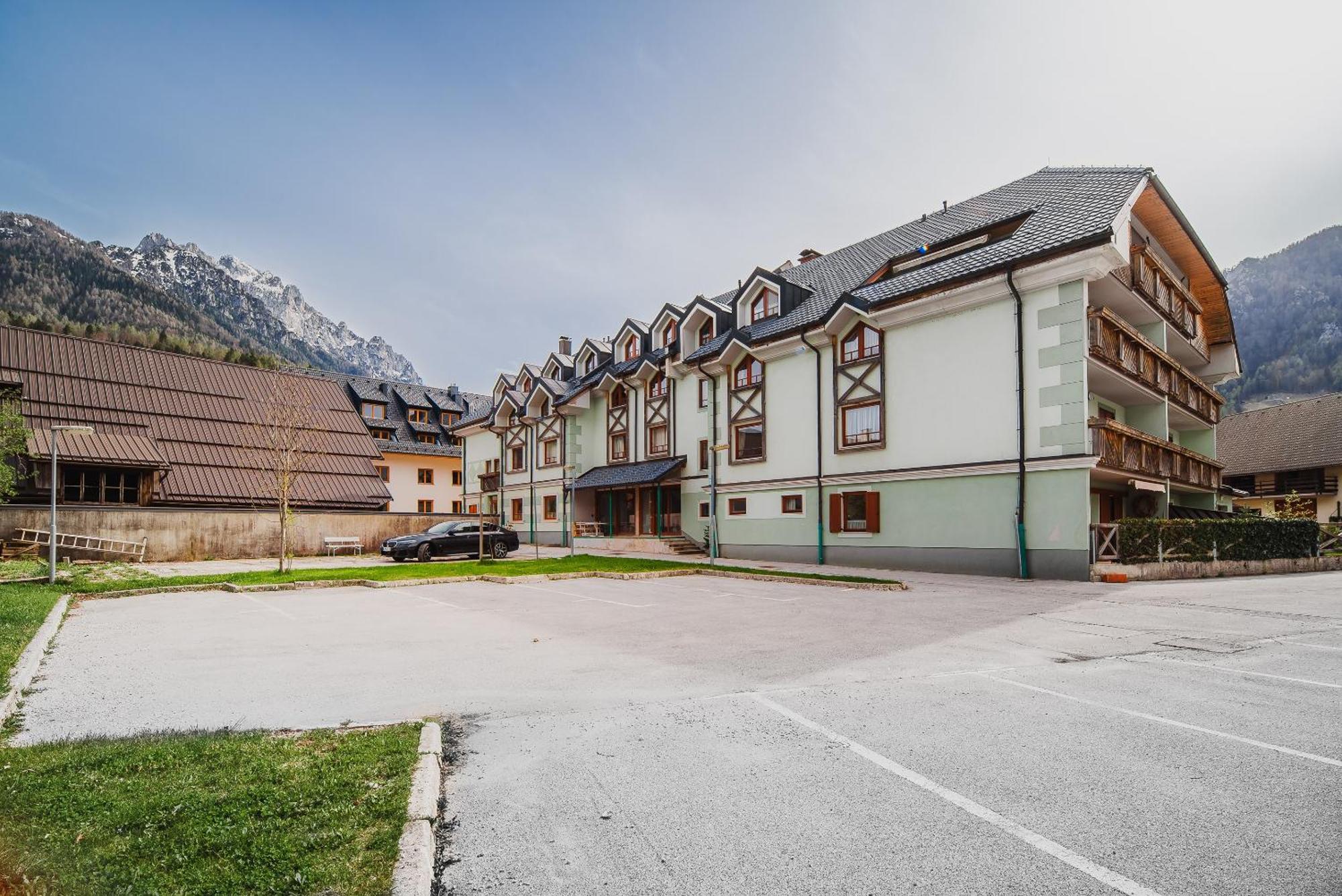 Apartments Slavec With Free Onsite Parking Краньска Гора Экстерьер фото